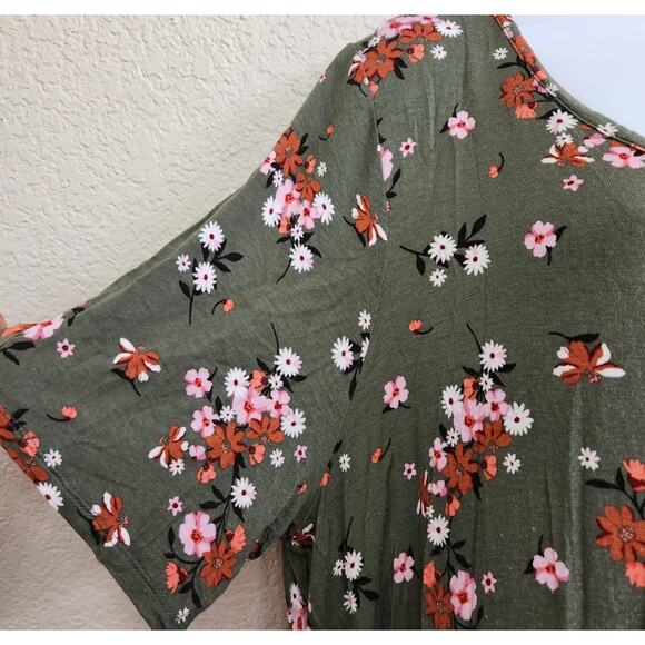 24/7 Maurices Green Pink Floral Print Top 2X Plus Lightweight Flowy Stretch Soft - Picture 2 of 4
